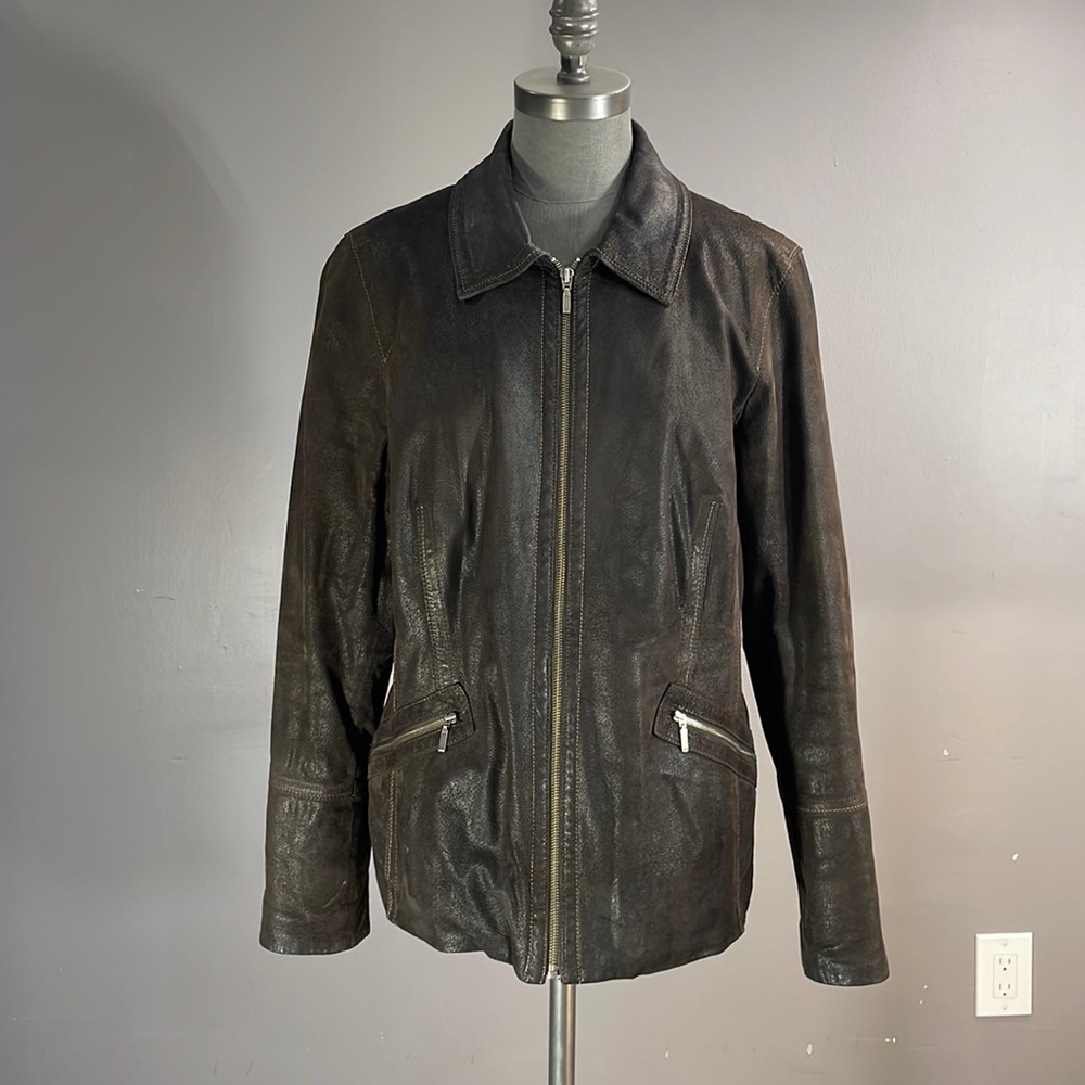 Danier brown women’s leather jacket size large. Quilt lining